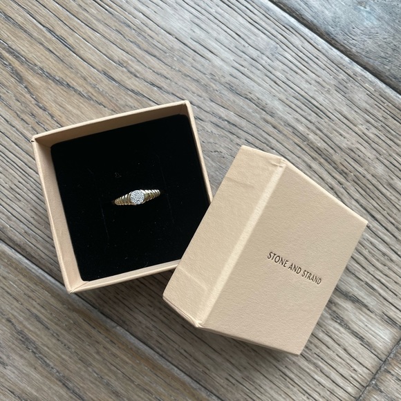 Stone and Strand 10K Solid yellow gold Pave Coin Pinky Signet Size 3 - Picture 13 of 15